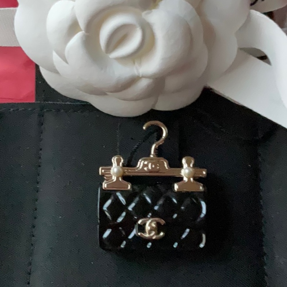 👜 CHANEL HANDBAG  BROOCH 👜 NWT 👜 - Picture 7 of 16